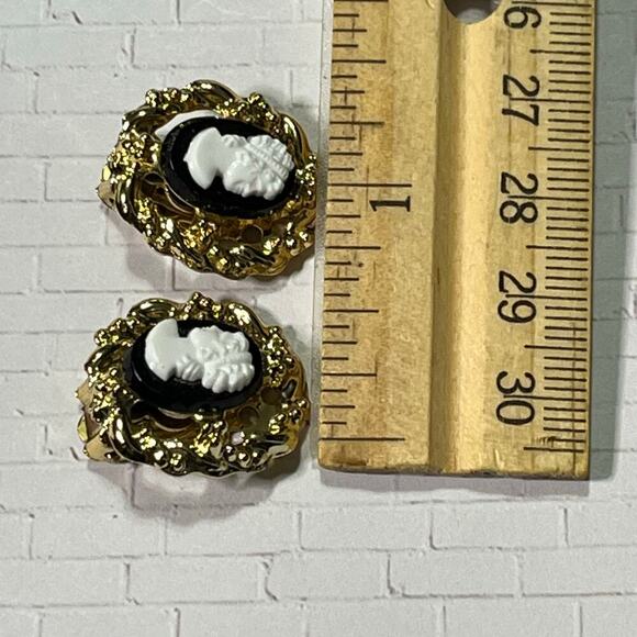 Vintage Black Gold White Cameo Victorian Clip-On Earrings - Picture 2 of 7
